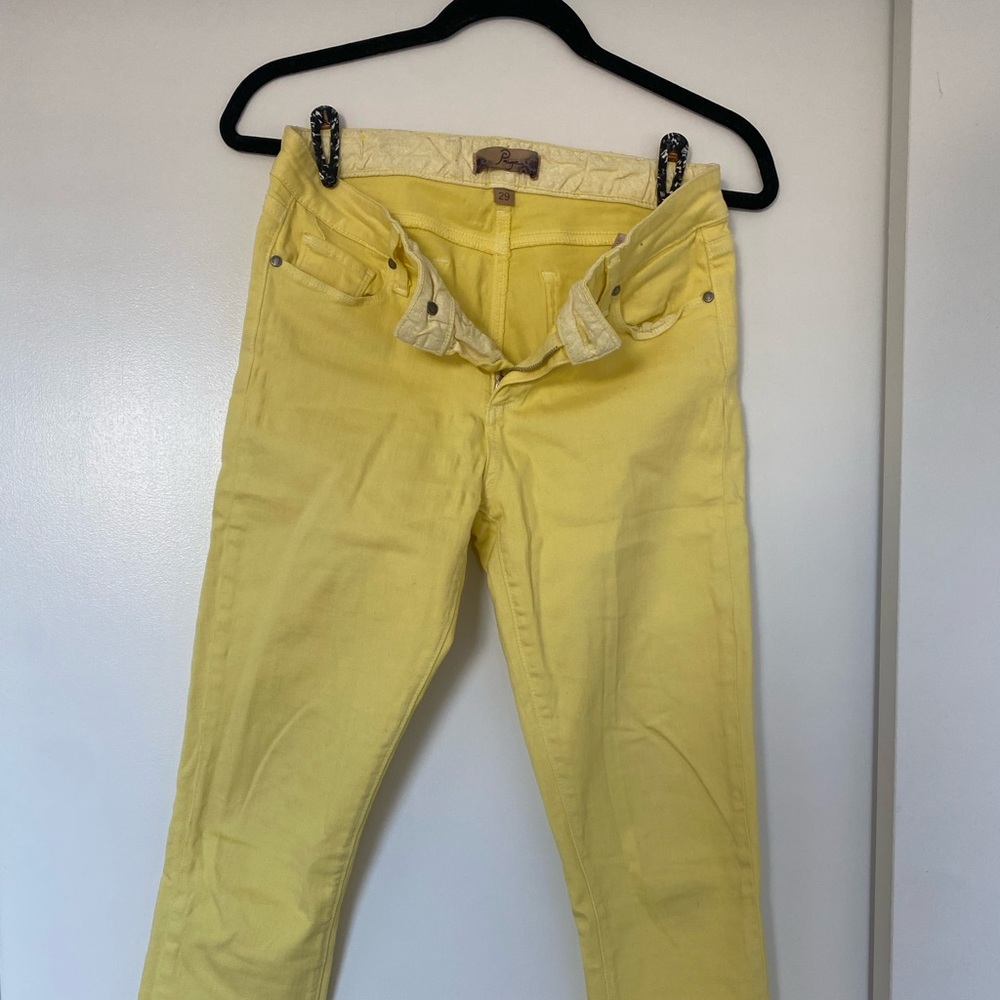 Spring yellow colored PAIGE jeans - size 29